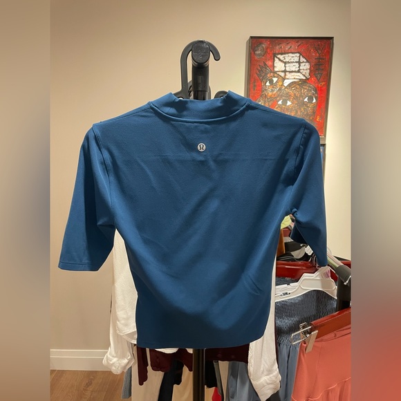 Lululemon Top Size 2 - Picture 2 of 3